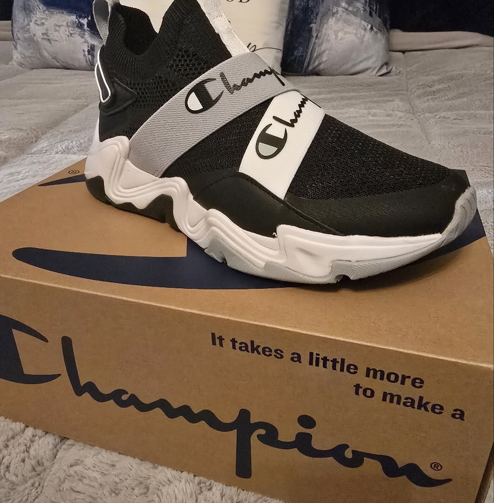 Champion tennis shoes (Color: black/gry/white)